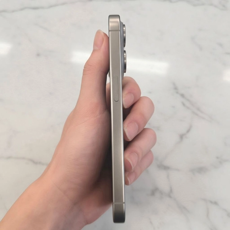 아이폰 15 프로 128GB 실버 이미지