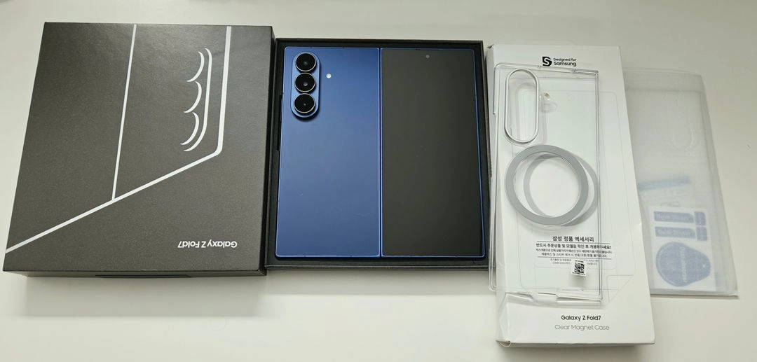 갤럭시 폴드7 Z Fold7 512GB 자급제 / 내부액정 최근 교체 / 정품 클리어 마그넷 케이스 포함 - 안심되는 중고거래