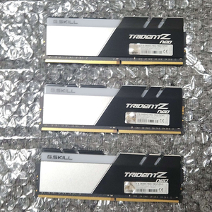 DDR4 메모리 8GB 4개 세트(32gb) 팝니다. 이미지