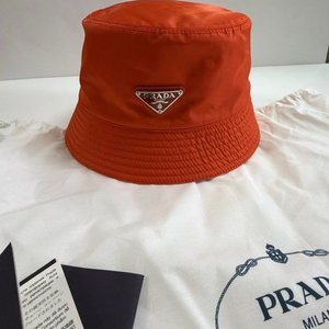 프라다 벙거지 prada 이미지