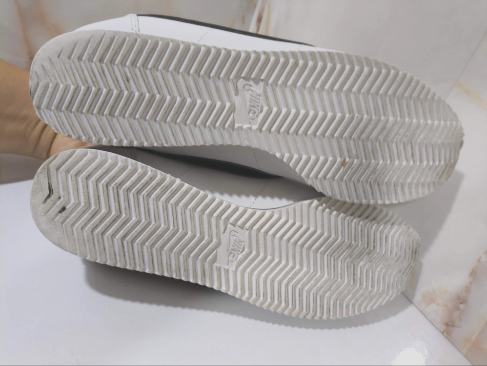 280mm 나이키 클래식 코르테즈 스니커즈 흰검 이미지