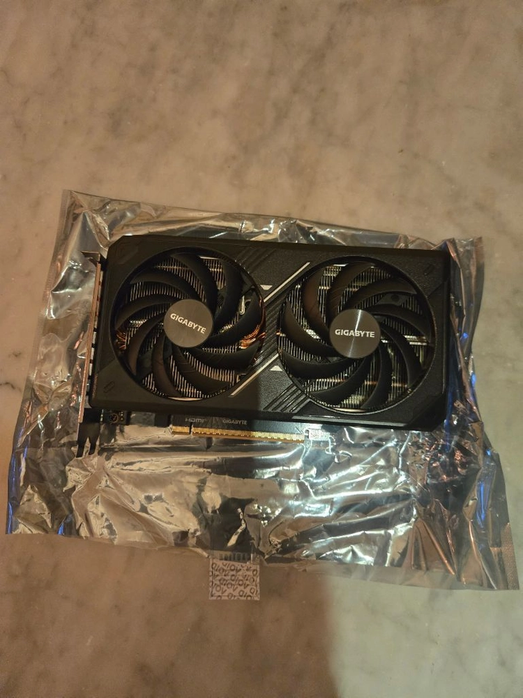 기가바이트 RTX 5060Ti 8gb 그래픽카드 - 안심되는 중고거래