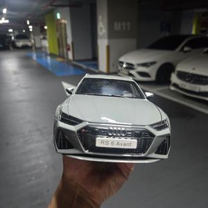 1:18 킬로웍스 아우디Rs6 아반트 다이캐스트 팝니다. 이미지
