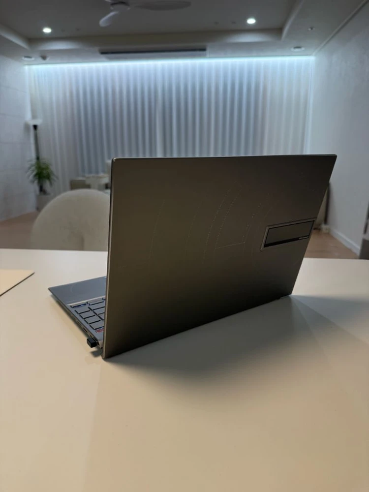 ASUS 젠북 14X OLED 스페이스 에디션 이미지