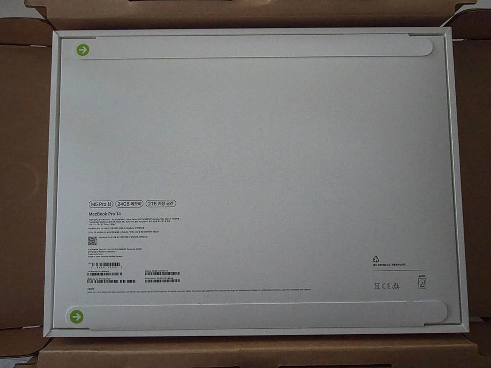 미개봉 맥북 프로 14 M5 Pro 24GB 2TB 스페이스 그레이 이미지