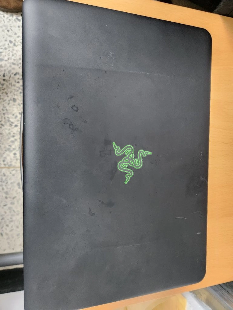 Razer Blade 15 게이밍 노트북 (i7) - 안심되는 중고거래