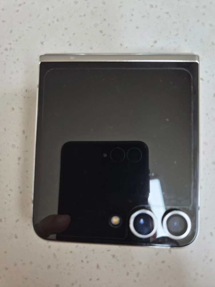 Z 플립5 자급제 화이트색상 512GB - 안심되는 중고거래