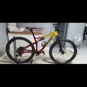 스페셜라이즈드 에픽 풀샥 MTB 구합니다 이미지