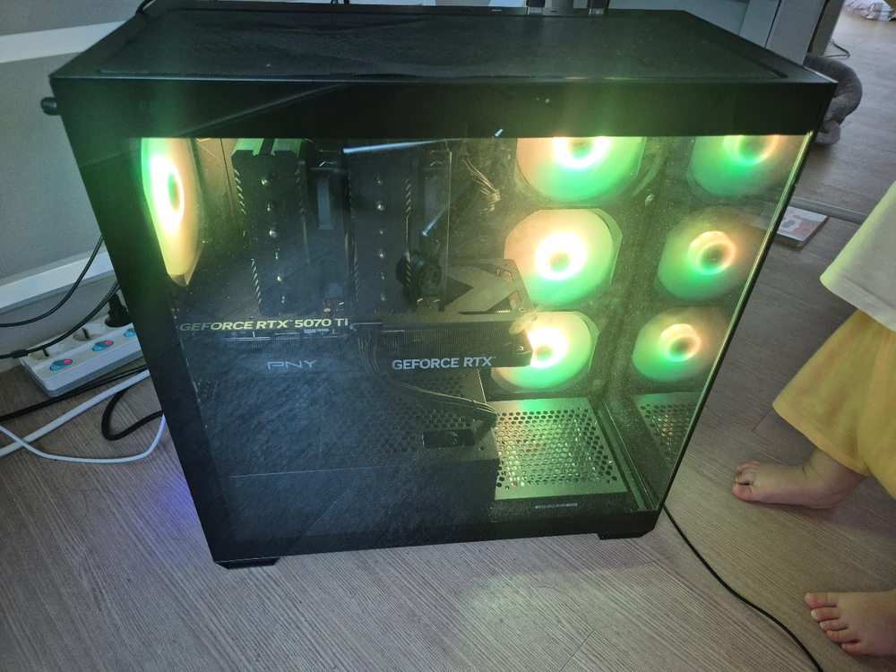 게이밍컴퓨터 PC 판매7800X3D / RTX 5070 Ti 16GB 이미지