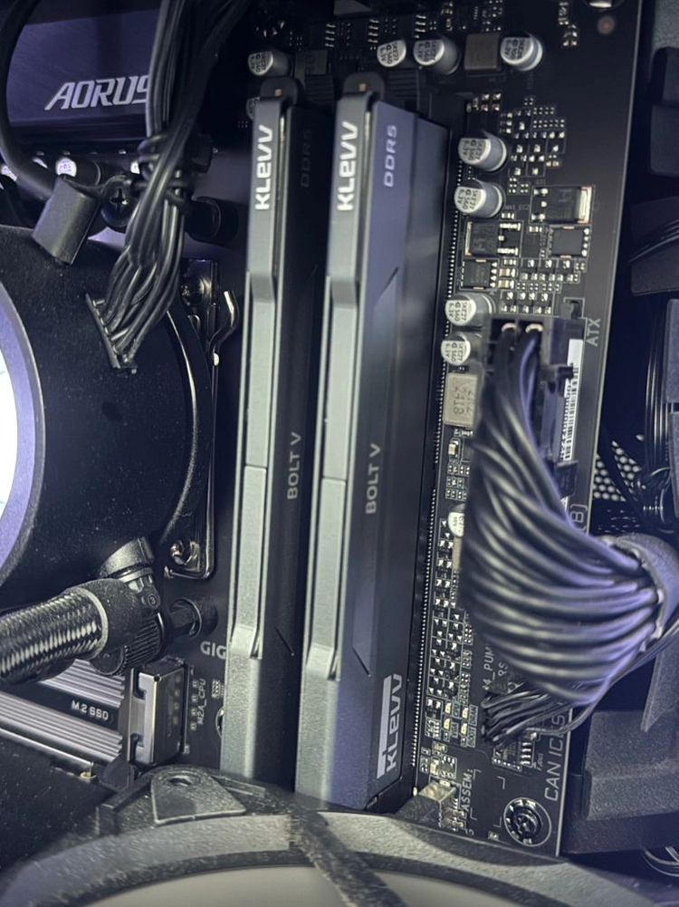 DDR5-6400 에센코어 Klevv BOLT V 32G AMD 이미지