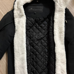 무스너클 22FW 버니스웨터 이미지
