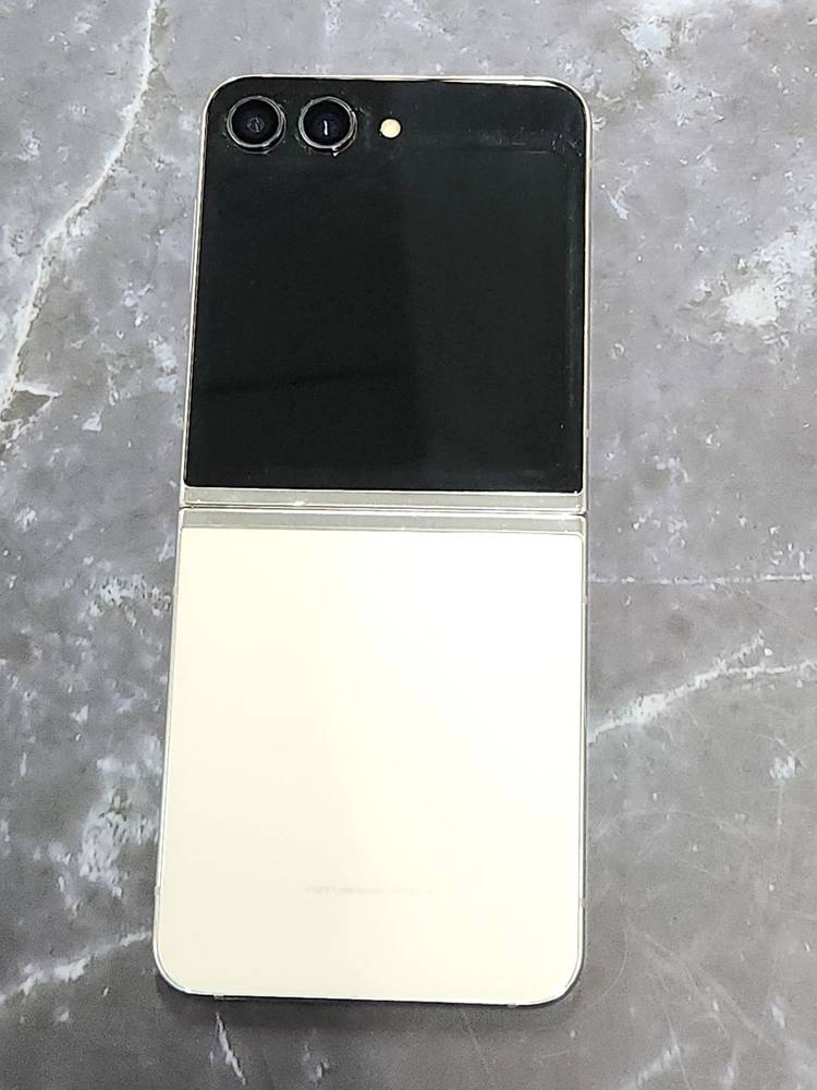 갤럭시Z플립5 256G 무잔상 크림 63388 이미지