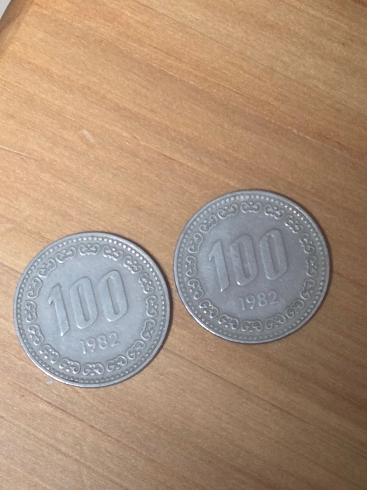 1982년 100원 동전 2개 세트 이미지