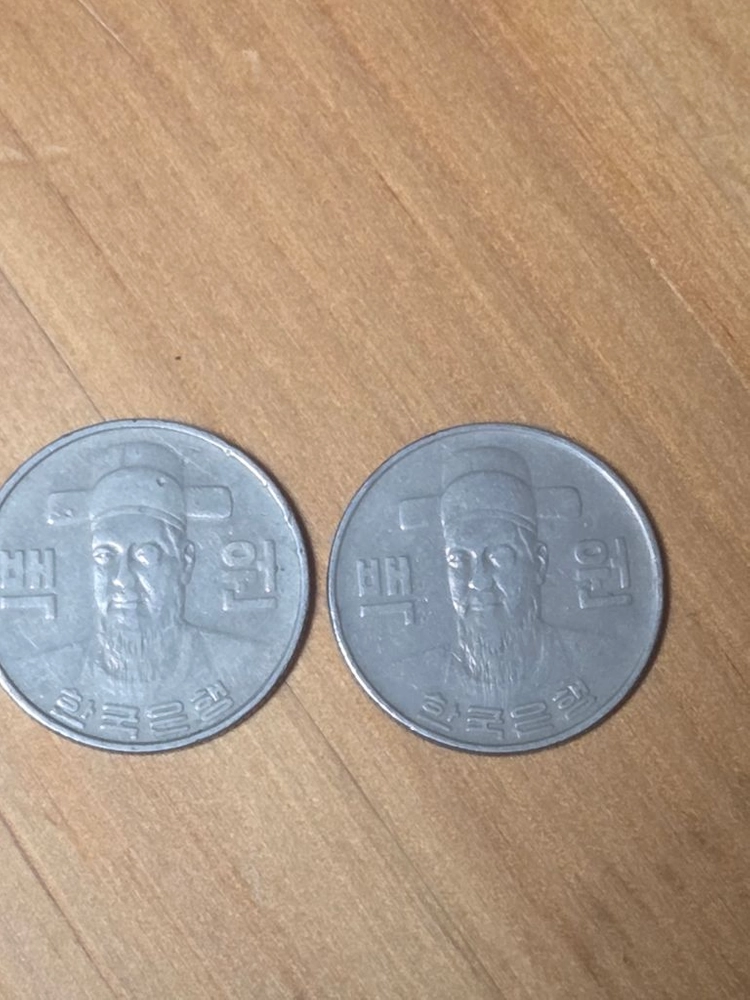 1982년 100원 동전 2개 세트 이미지