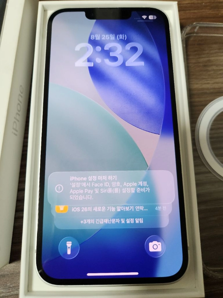 아이폰16e 화이트 16e 이미지