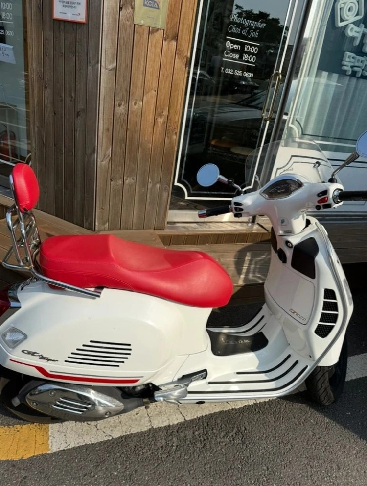 23년 베스파 GTS300 스쿠터 짦은 키로수팝니다 이미지