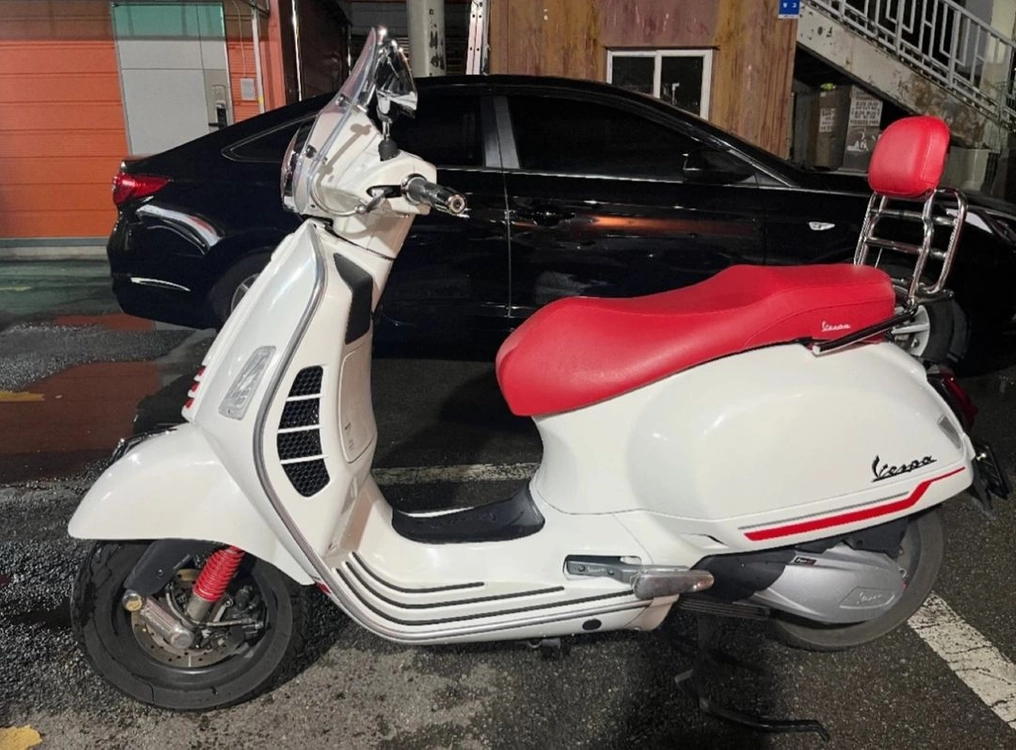 23년 베스파 GTS300 스쿠터 짦은 키로수팝니다 이미지