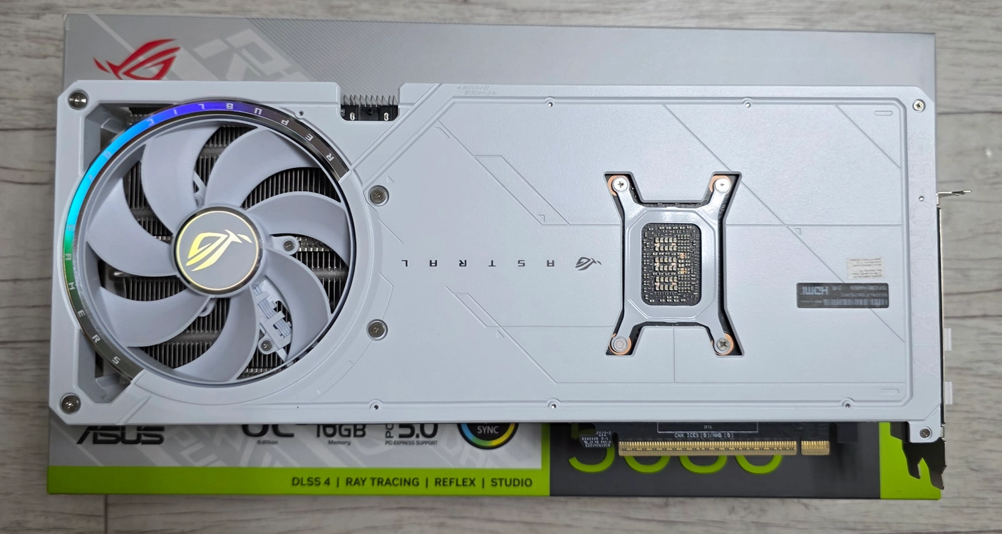 ASUS ROG RTX5080 ASTRAL WHITE 인텍앤컴퍼니 그래픽카드 이미지