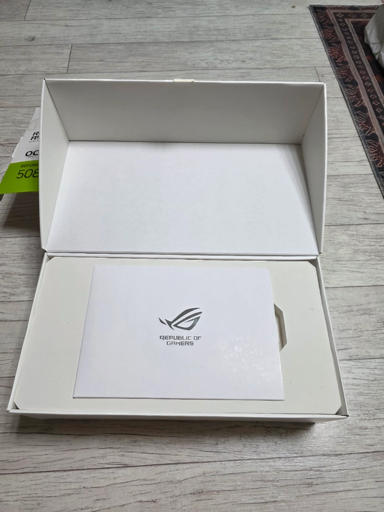 ASUS ROG RTX5080 ASTRAL WHITE 인텍앤컴퍼니 그래픽카드 이미지