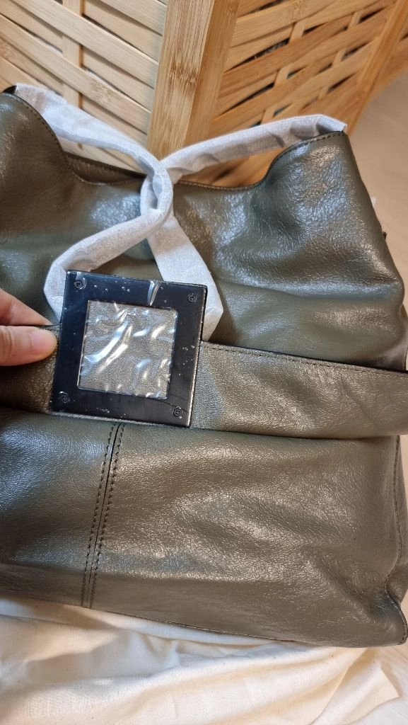 루주 앤 라운지 카프리 숄더백 이미지