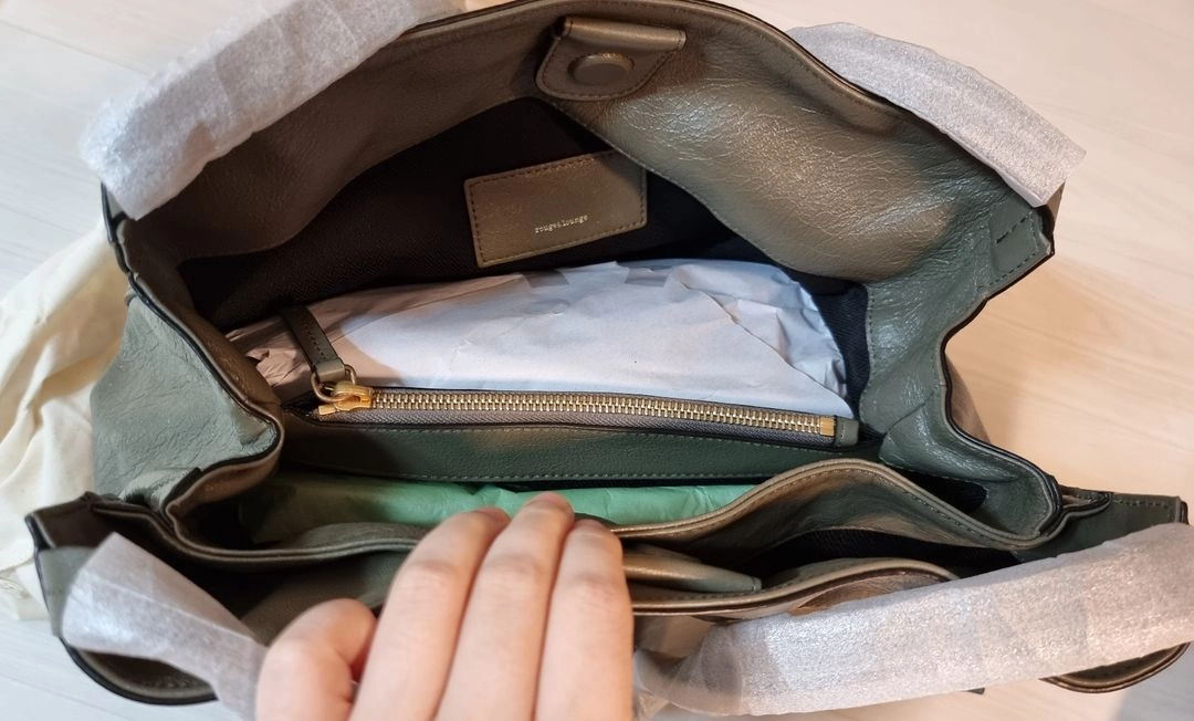 루주 앤 라운지 카프리 숄더백 이미지