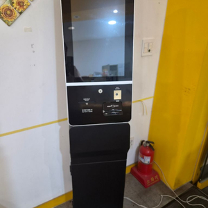 카페 키오스크 무인결제기 이미지