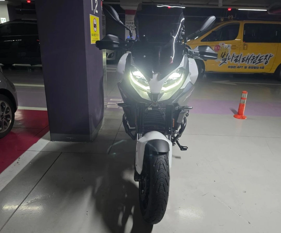 2024 BMW F900XR 오토바이 이미지