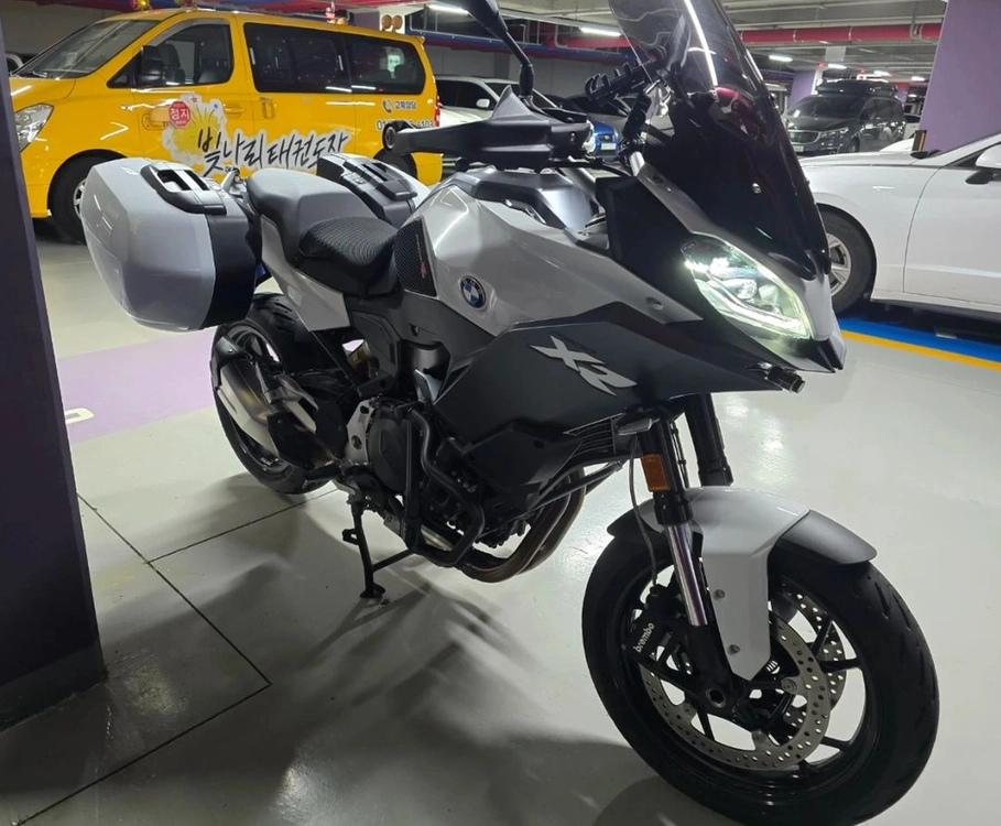 2024 BMW F900XR 오토바이 이미지