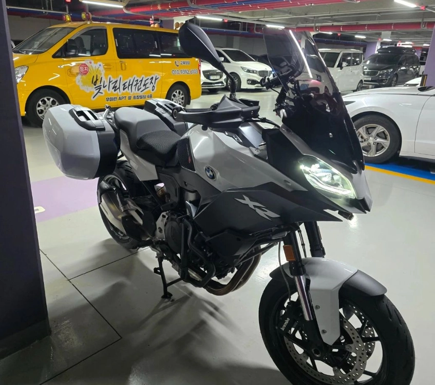 2024 BMW F900XR 오토바이 이미지