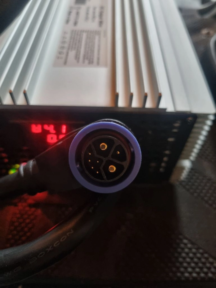 84V22A 전기오토바이 급속충전기 초고리연결부 이미지