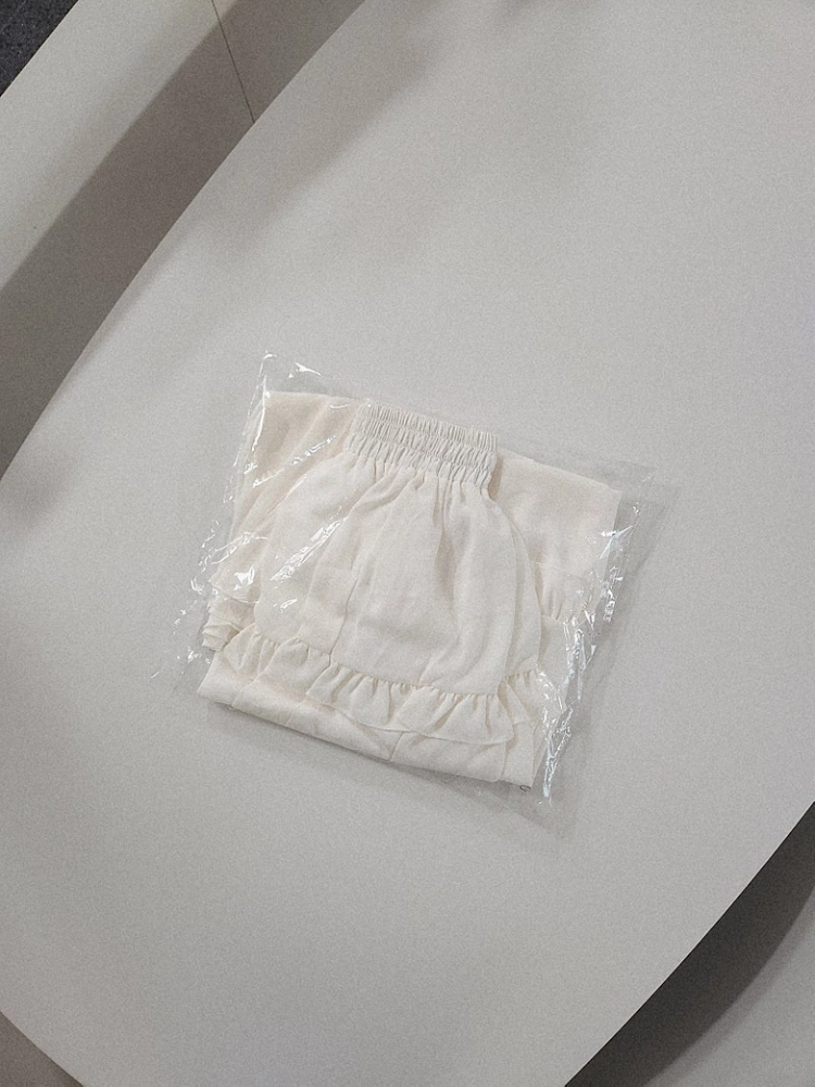 봄부터 가을까지 입기 좋은 디자인이 깔끔하고 귀여운 프릴 롱 아이보리 스커트 프리 사이즈 새상품 이미지
