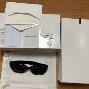 젠틀몬스터x메종마르지엘라 mm109 블랙 선글라스 이미지