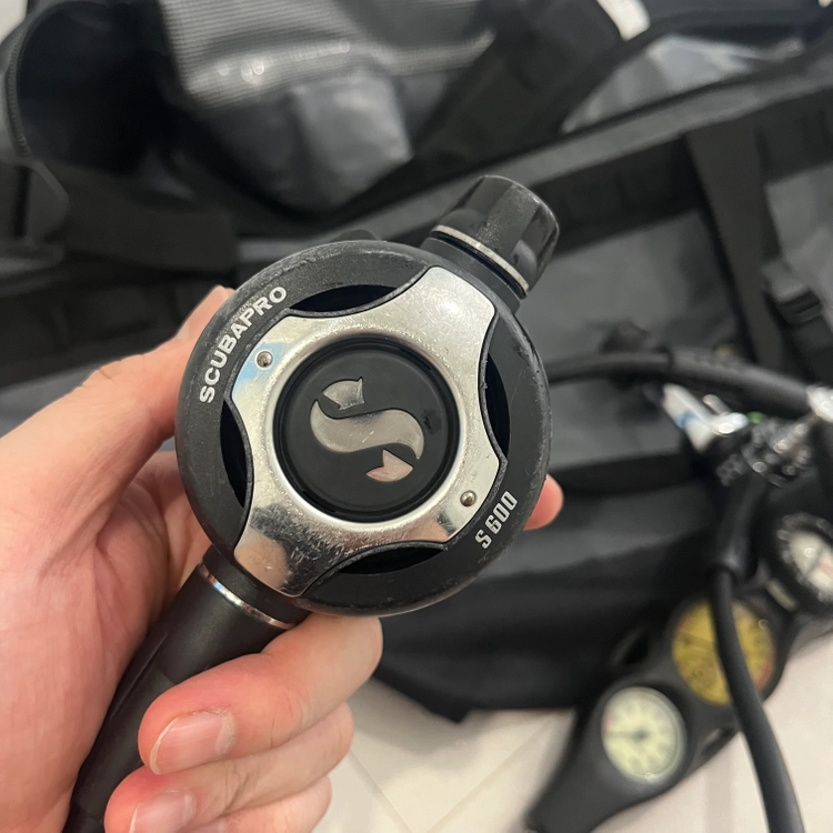 [판매] 스쿠버프로 MK25+S600+R095 호흡기 세트 (3게이지 포함) B급 판매합니다. 이미지