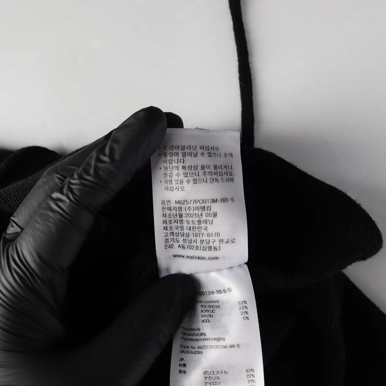 마뗑킴 25FW 버튼 후디 랭글런 니트 탑 인 블랙 이미지