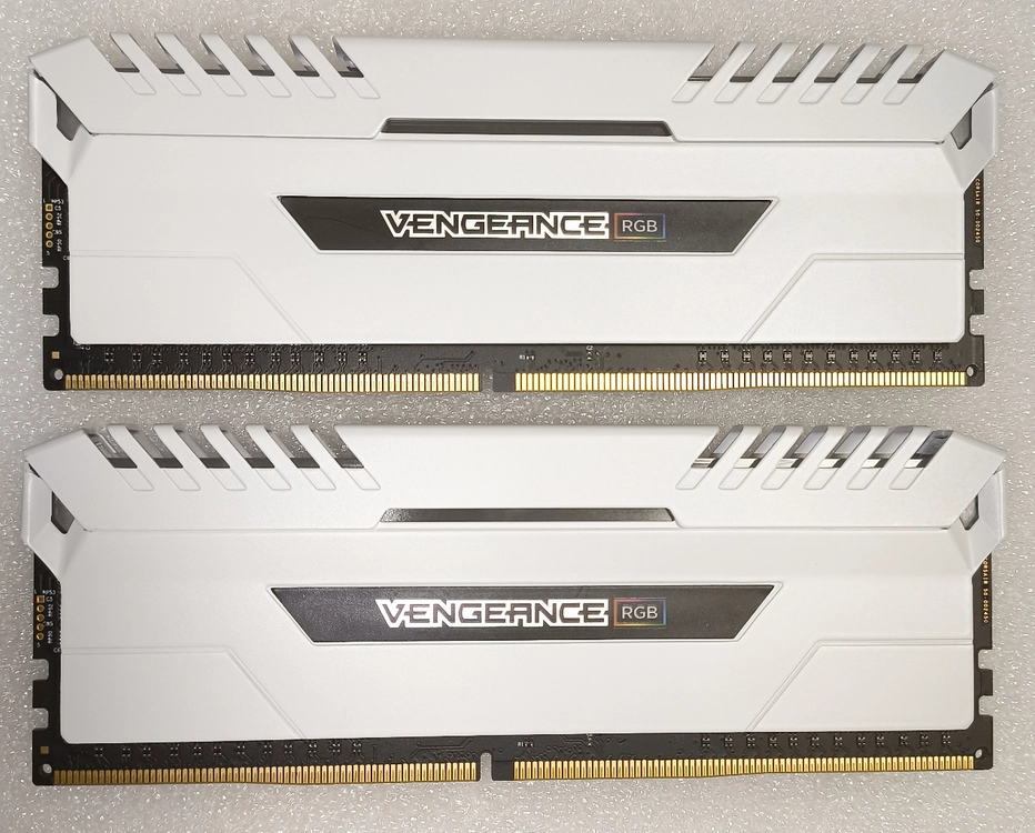 Corsair Vengeance DDR4 16GB - 안심되는 중고거래