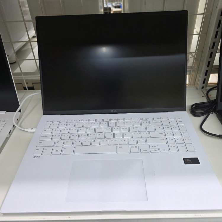 LG 그램 16인치 노트북 이미지