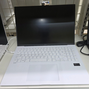 LG 그램 16인치 노트북 이미지