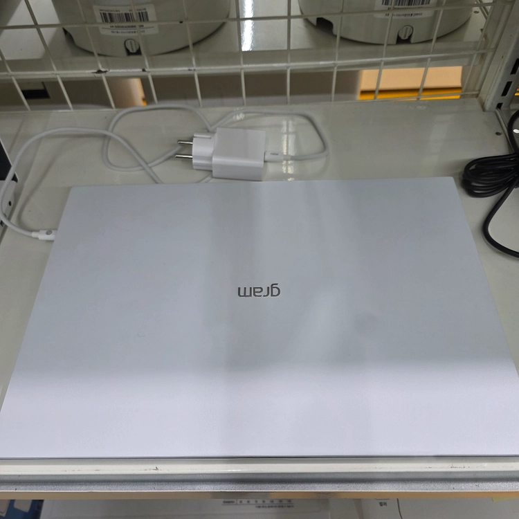 LG 그램 16인치 노트북 이미지