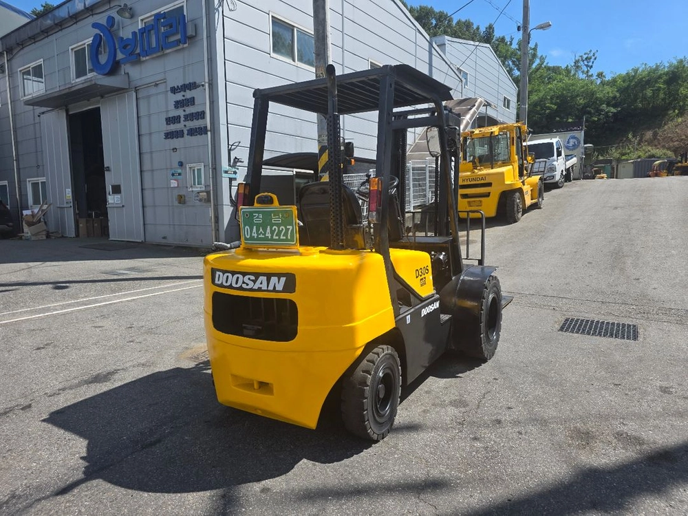 두산 3톤 디젤지게차 D30S-3 더블 싸게 판매 이미지
