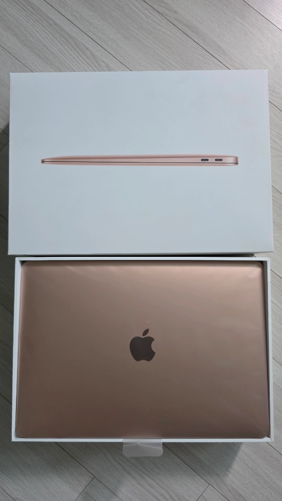 애플 맥북에어 로즈골드 13인치 2020 레티나 i3/8g/256gb 팝니다 - 안심되는 중고거래