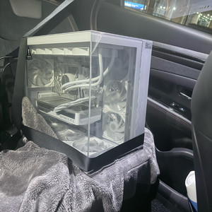 9800x3D / 5070ti / 32GB / ssd 1tb 화이트 감성pc 이미지