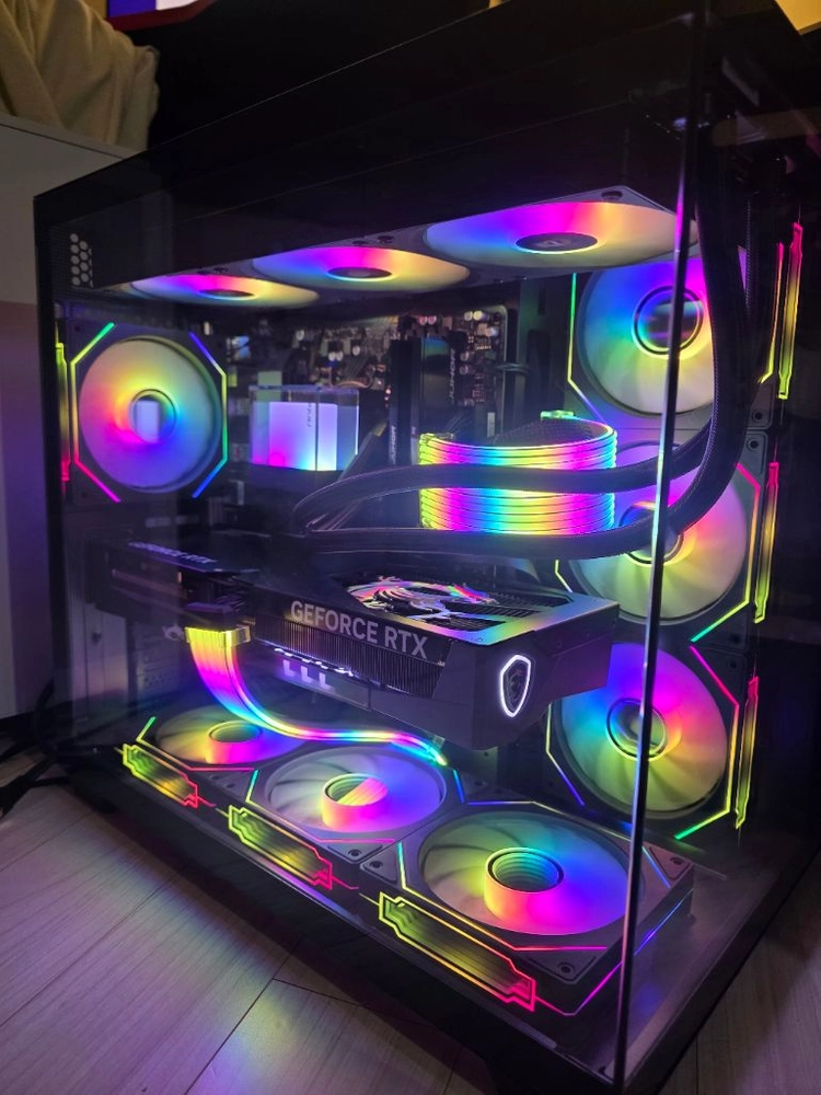 라이젠7 9800X3D RTX5070TI 트리오신품PC 팝니다 이미지