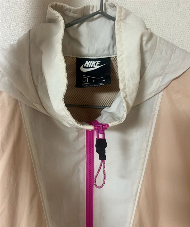 나이키 바람막이 아노락 핑크베이지 이미지
