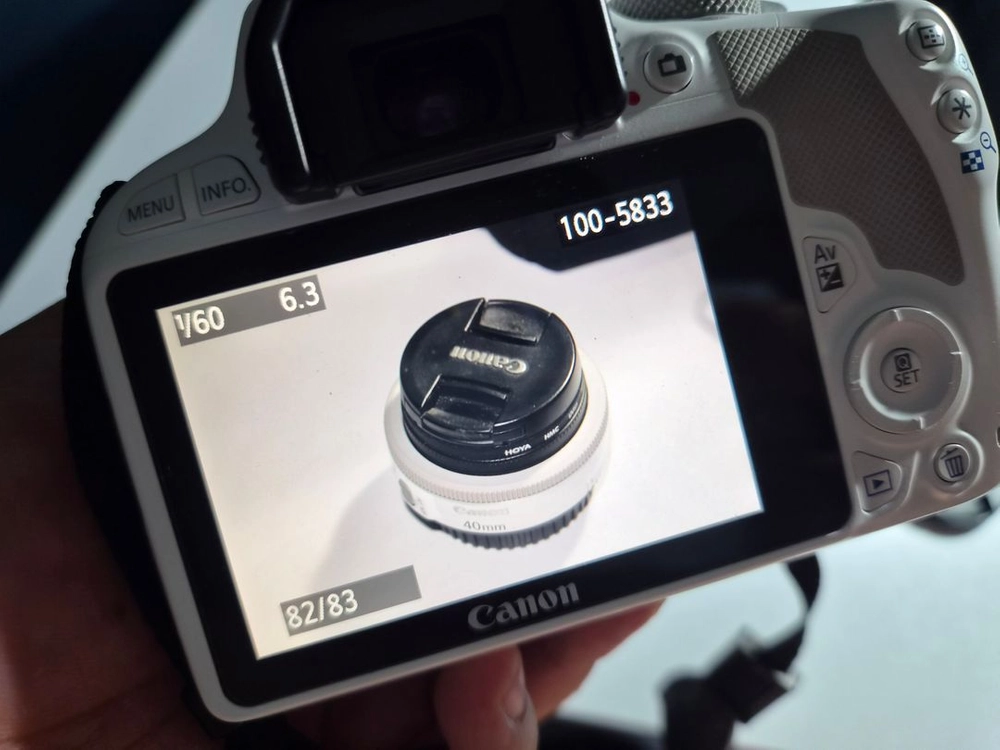 캐논 100D 화이트바디 , 번들 , 40mm 단렌즈 팔아여 이미지