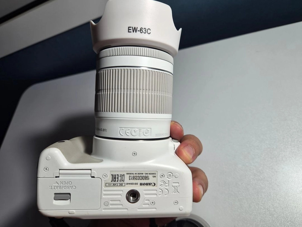캐논 100D 화이트바디 , 번들 , 40mm 단렌즈 팔아여 이미지