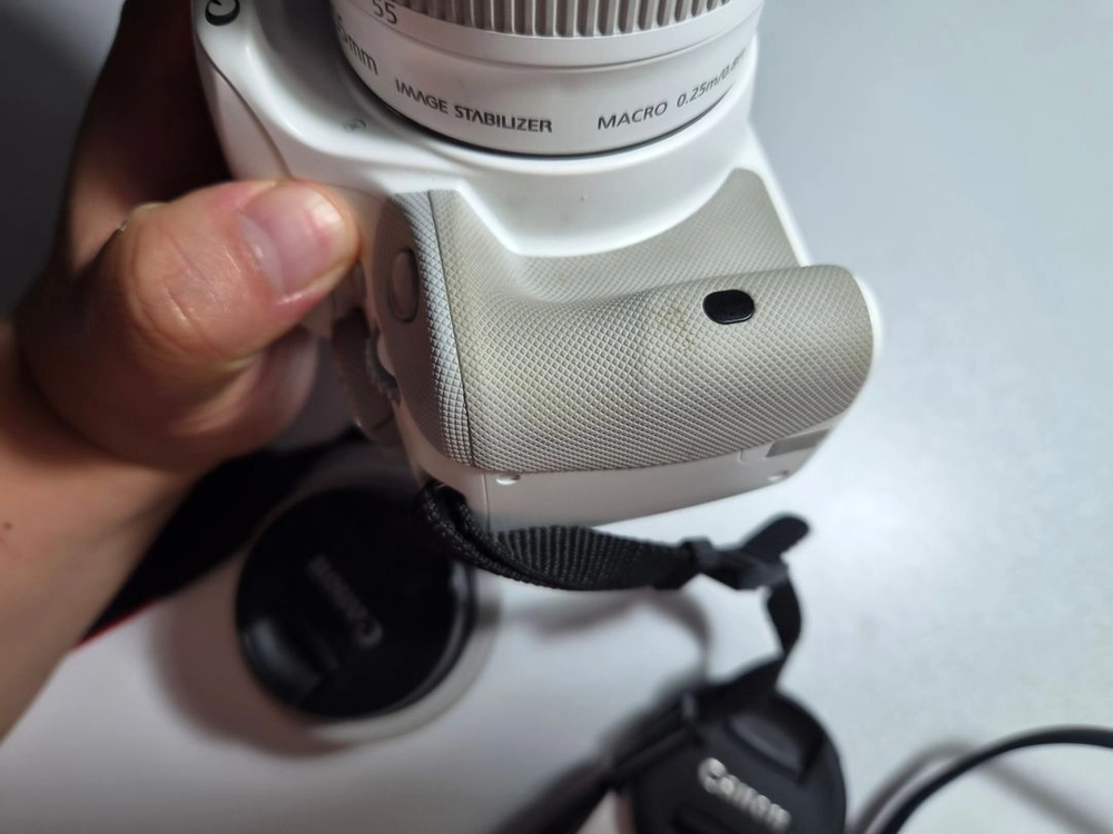 캐논 100D 화이트바디 , 번들 , 40mm 단렌즈 팔아여 이미지