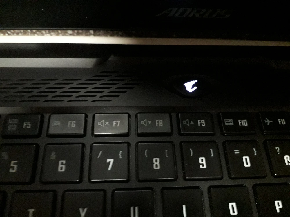 고장 부품용 기가바이트 AORUS 15 XE5 이미지