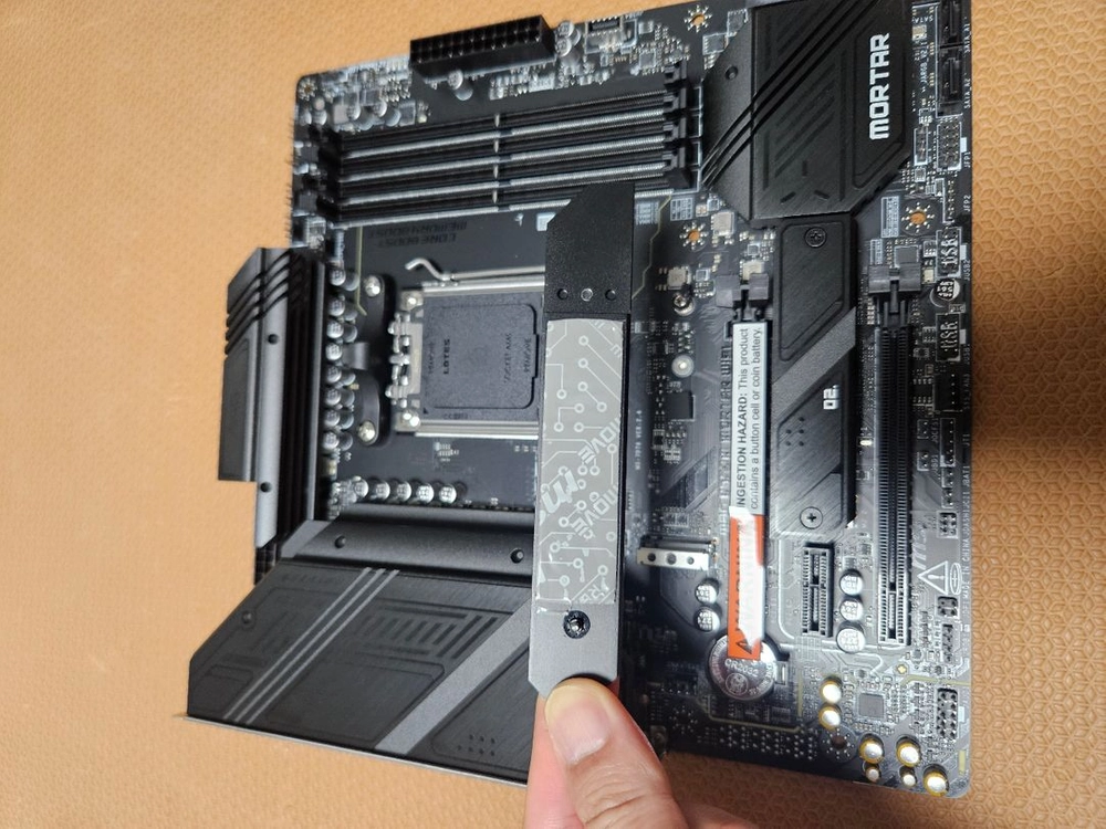 MSI B650M MORTAR WIFI 미사용품 판매합니다 이미지