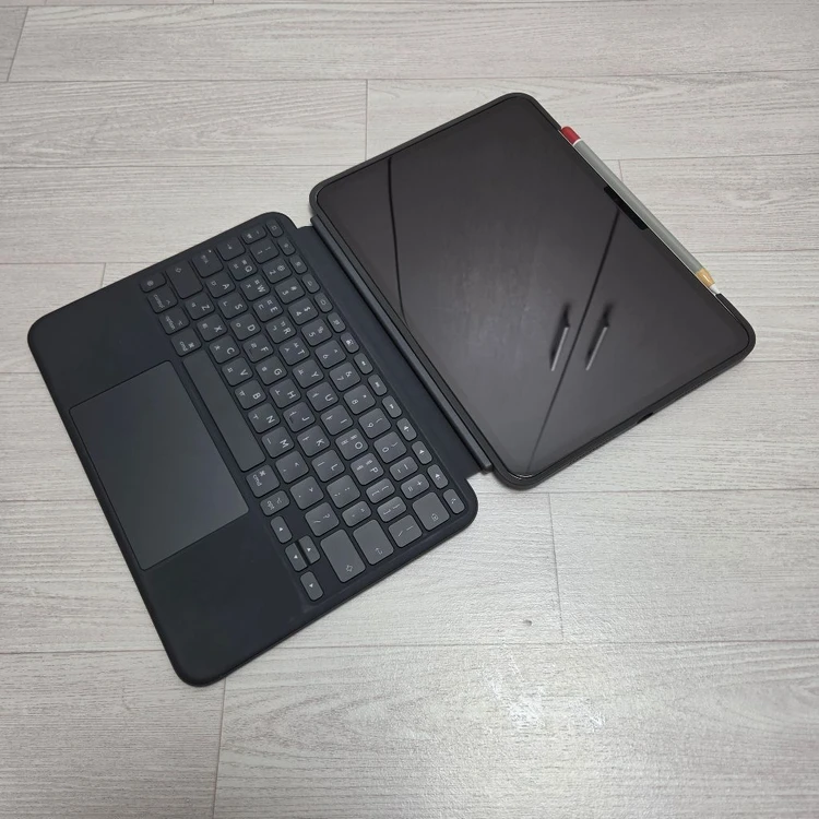아이패드 11 프로 M4 512GB 실버 + 로지텍 콤보 터치 키보드 + 애플펜슬 팝니다 이미지