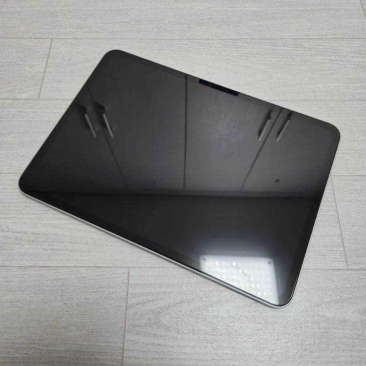 아이패드 11 프로 M4 512GB 실버 + 로지텍 콤보 터치 키보드 + 애플펜슬 팝니다 이미지